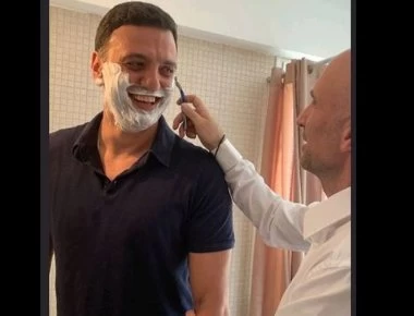 Βασίλης Κικίλιας: Τώρα ξυρίζουν τον γαμπρό (φωτο)